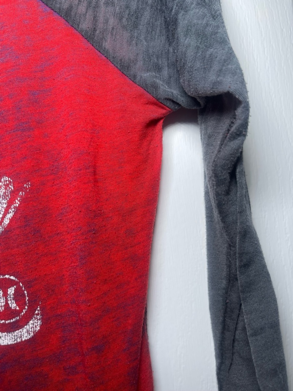 Hurley Women's 3/4 Sleeve Raglan Graphic Tee in Red & Heather Grey Size Medium - Picture 9 of 16